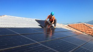 Rooftop Solar Reduces Summer Electricity Costs