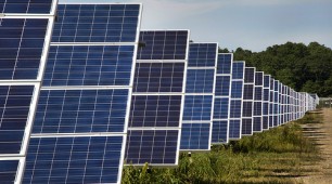 Mount Majura solar farm utilizes QBotix’s robot technology Mount Majura solar farm utilizes QBotix’s robot technology