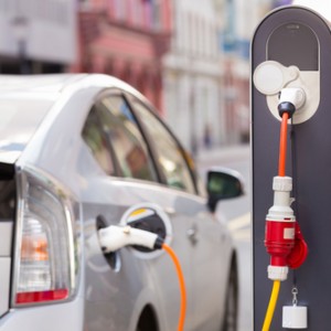 Battery costs decline as sales of electric vehicles continue to rise