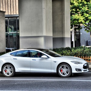 Why the Affordable Tesla Model 3 Should Be Considered As Alternative Car for 2017