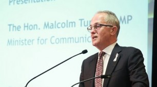 Queensland tackles Turnbull over dumping of renewable energy grants