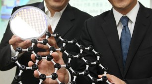 Graphene Supercapacitor Charges Batteries in Just 4 Minutes Graphene Supercapacitor Charges Batteries in Just 4 Minutes