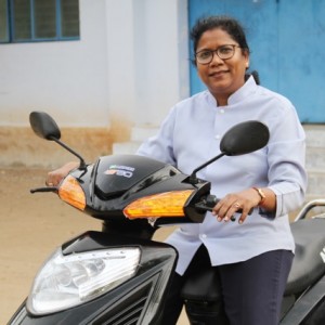 Indian Entrepreneur Builds Affordable Electric Vehicles