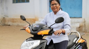 Indian Entrepreneur Builds Affordable Electric Vehicles