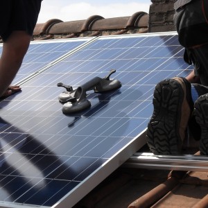 Grid prices pinch-Australians look to rooftop solar for additional 1GW