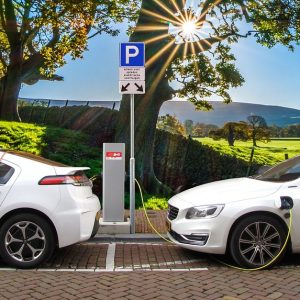 Charging Your Electric Car: The Advantages of Installing an Electric Vehicle Charging Station at Home